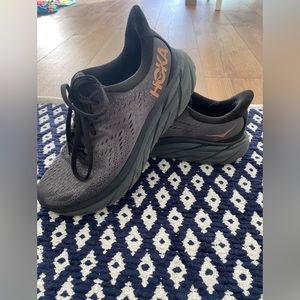 LIGHTLY worn Hoka Women’s Sneakers: size 7 1/2!